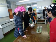 永山南小学校へ「国際理解教室」に行きました。　