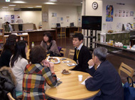 国際交流茶（ろん）～昼の部～韓国のグループは水原市について話しました。