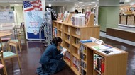 常盤中学校職場体験～ｱﾒﾘｶﾝｺｰﾅｰの書棚の整理を体験しました。